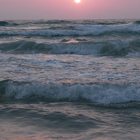 Olga Beach Apartments Haifa Ngoại thất bức ảnh